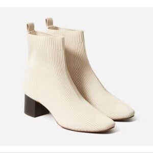 EVERLANE The Day Glove Ribbed Round Toe Pull On Boot in Bone 8.5